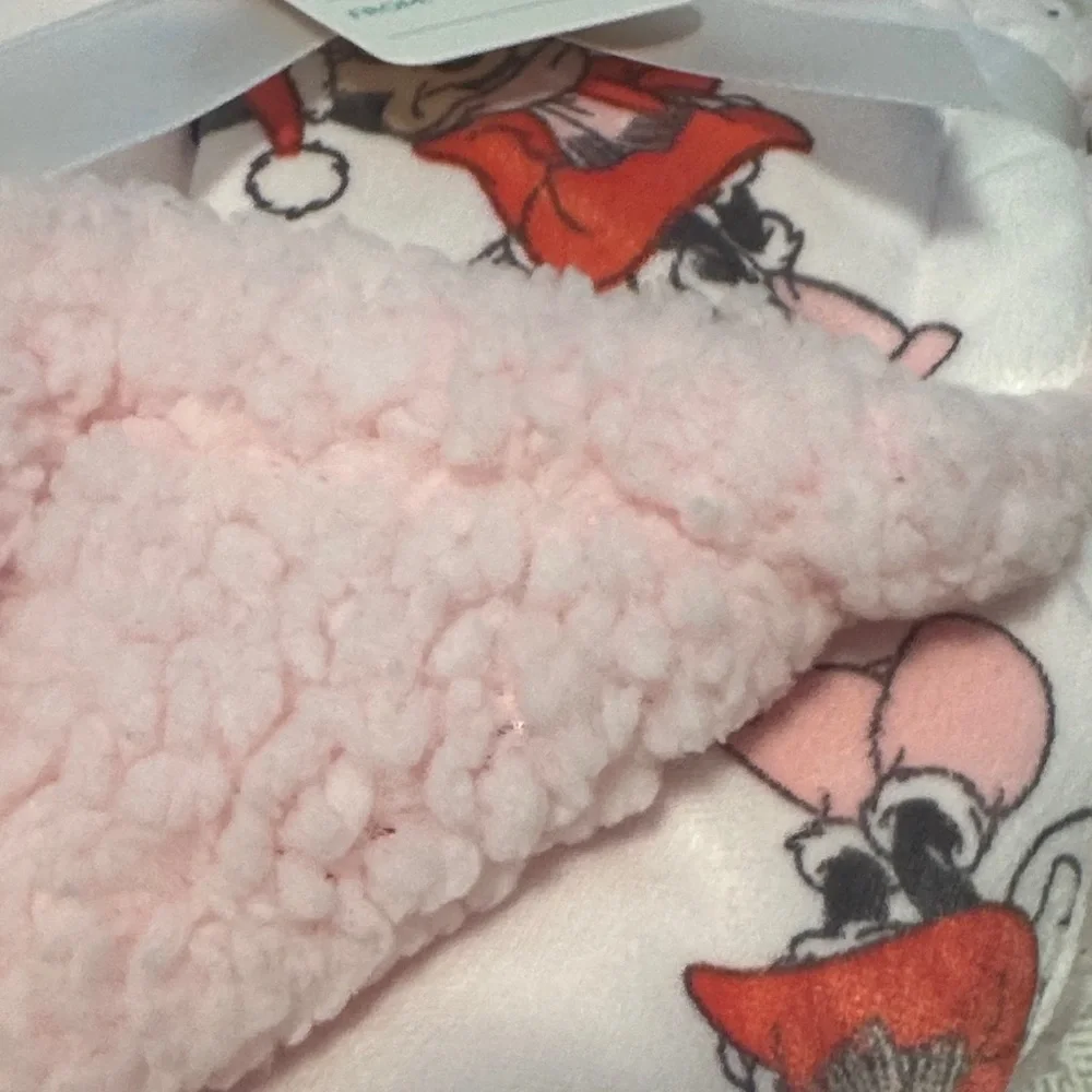Disney Minnie Mouse Pink and White Blanket - Picture 7 of 7